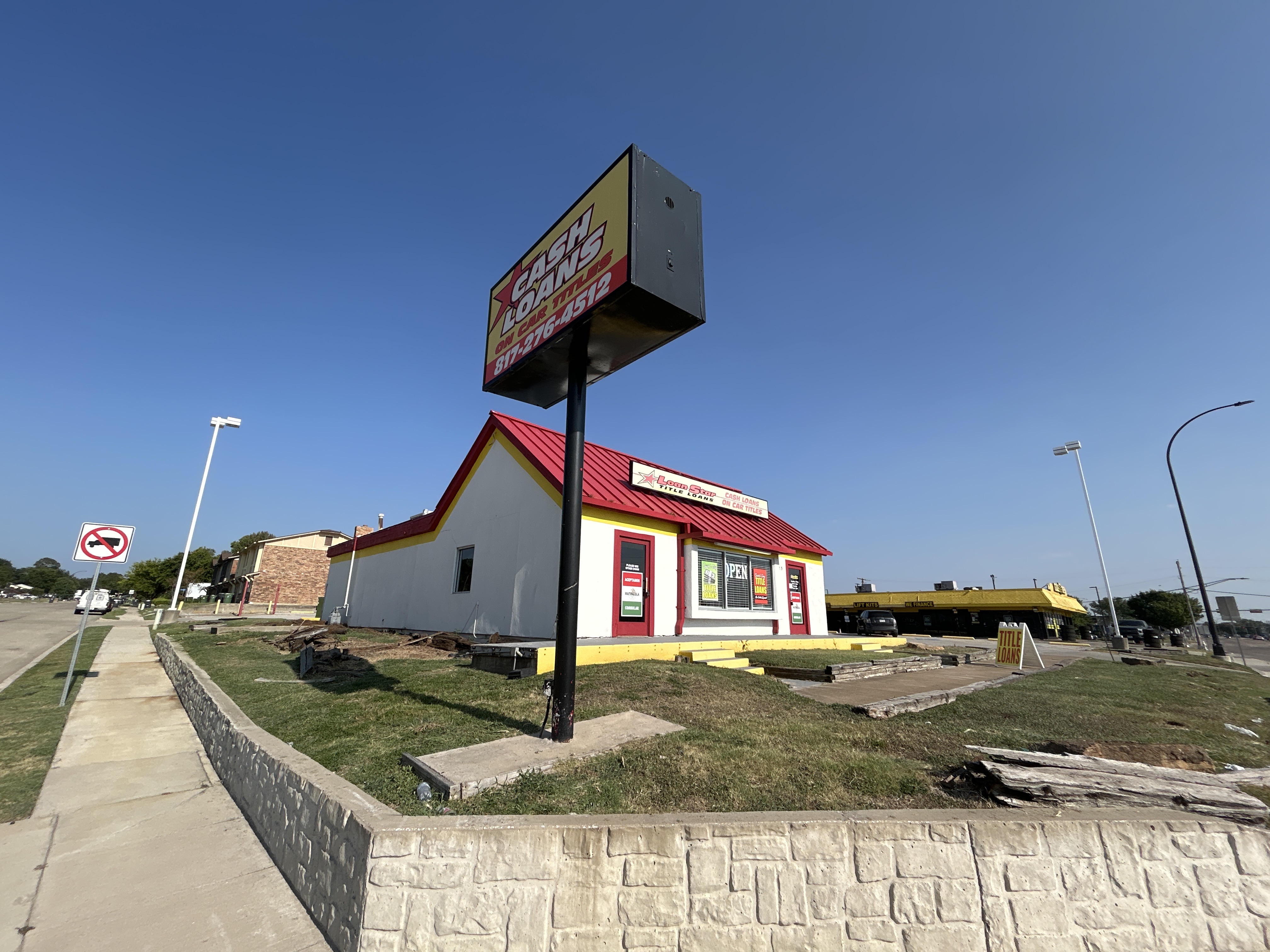 2125 South Collins Street, Arlington